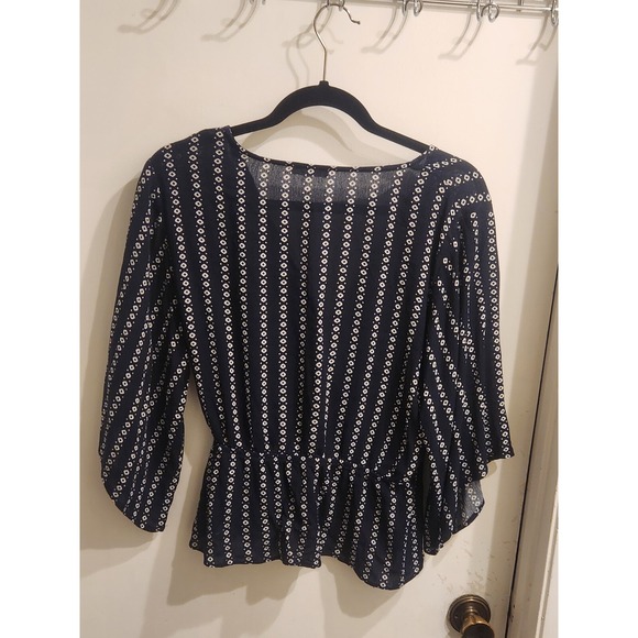 Blush 🖤 J  Medium‎ Black/white Flowers Wide Sleeve Elastic Waist Cropped Blouse - Picture 3 of 8